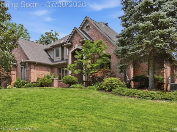 3380 Sutton Ln, Commerce Township, MI 48390