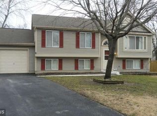 2902 Golden Fleece Dr, Pasadena, MD 21122