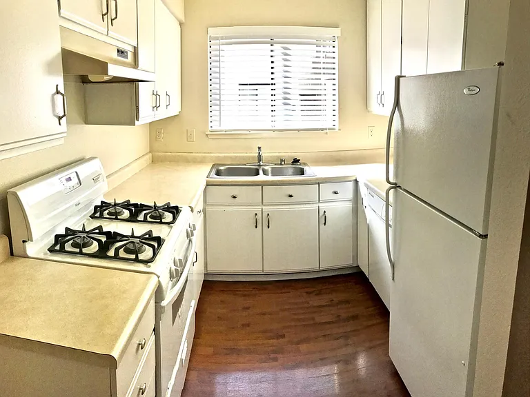 2436 N Main St — Photo 7
