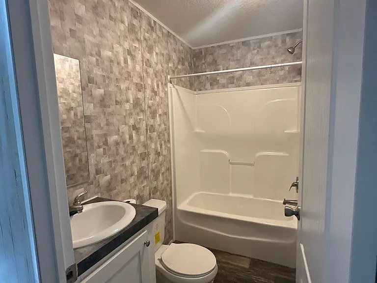 1335 Bell Ave — Photo 9