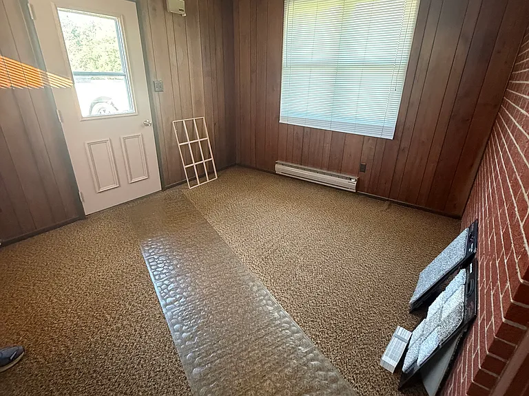 Bonus room! Vintage charm.