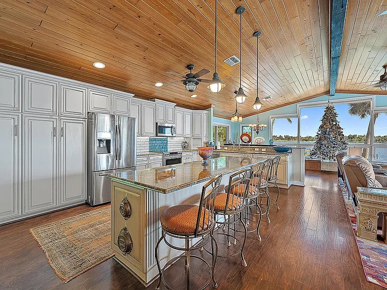 12140 SE Indian River Dr N — Photo 16