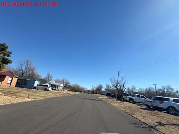 Exterior Neighborhood (street photo)