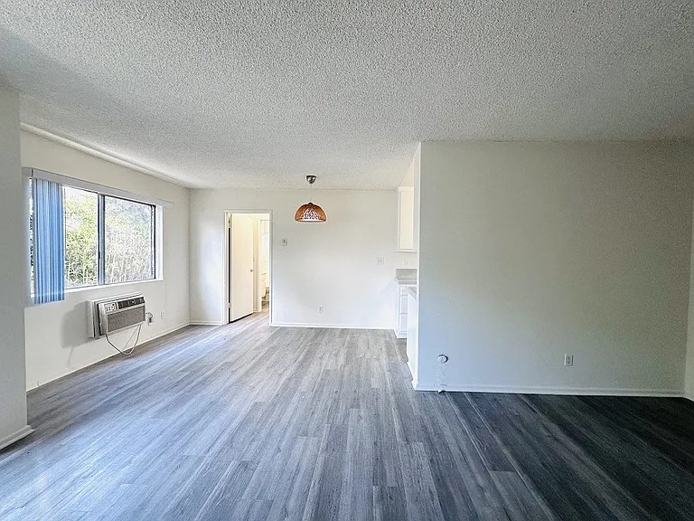 Lido Apartments - 10535 Rose Ave — Photo 26