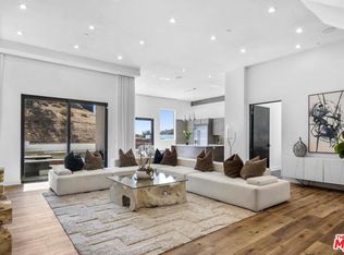 6696 Lakeridge Rd, Los Angeles, CA 90068