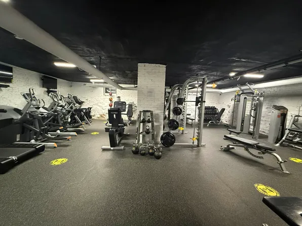 2156 Cruger Avenue image 8 of 16