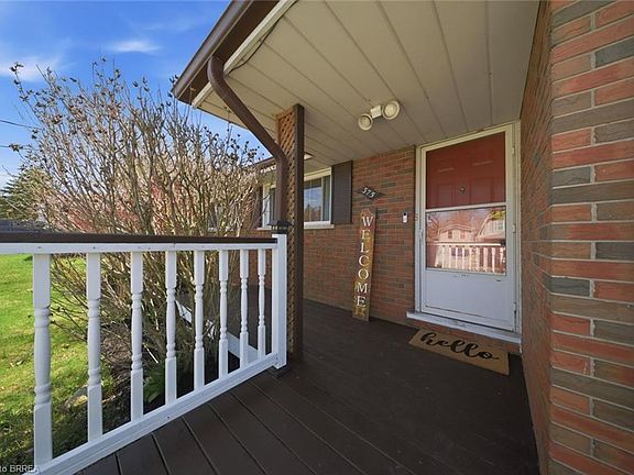 3rd image of 375 Wellington St
