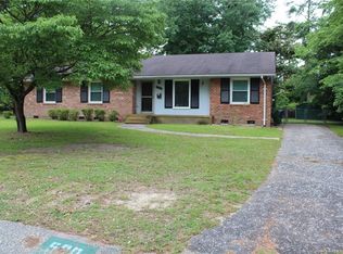 560 Waterbury Dr, Fayetteville, NC 28311