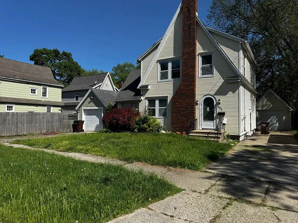 906 Elmwood Ave, Jackson, MI 49203