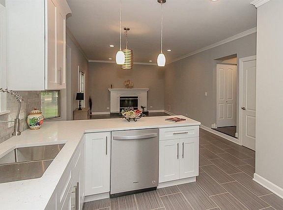 4th image of 530 Yardley Dr