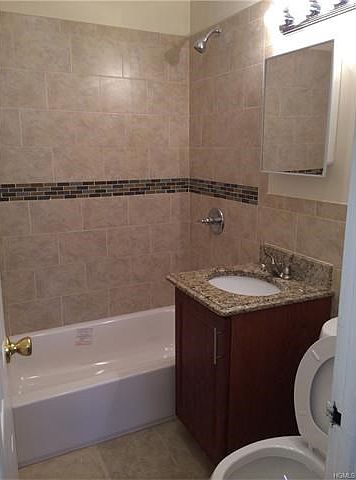 2nd image of 927 Elder Ave