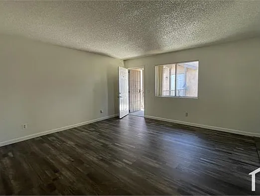 2 bed, $1,400 — Photo 2