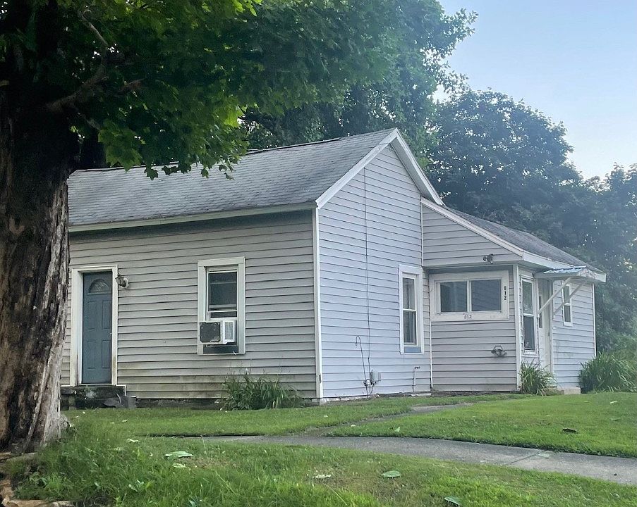 2nd image of 812 Mead Ave