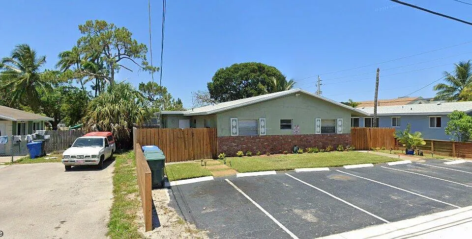 981 NE 36th St