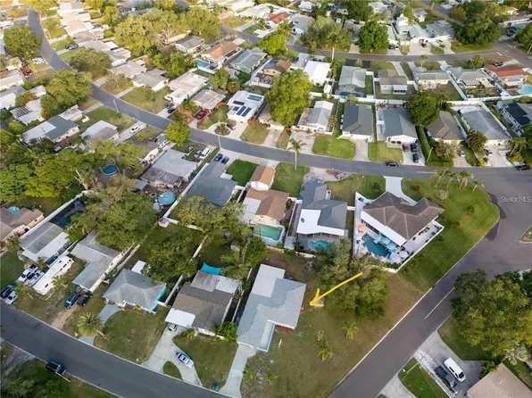 10341 Kumquat Ln, Seminole, FL 33772