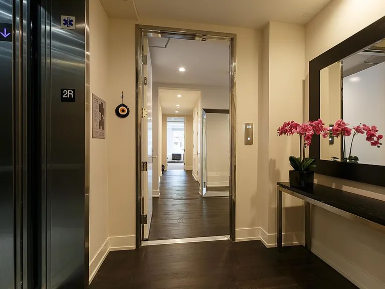 450 N Palm Dr #206 — Photo 12
