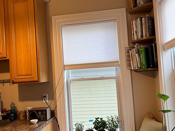 5th image of 186 Camp St #6
