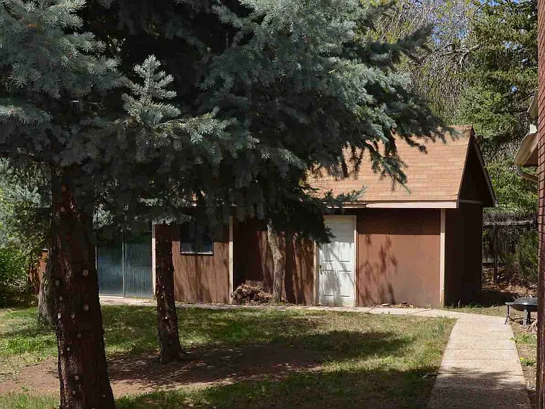 2100 Manchester Cir — Photo 5