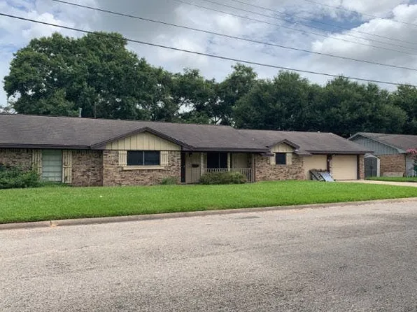904 Center St, El Campo, TX 77437