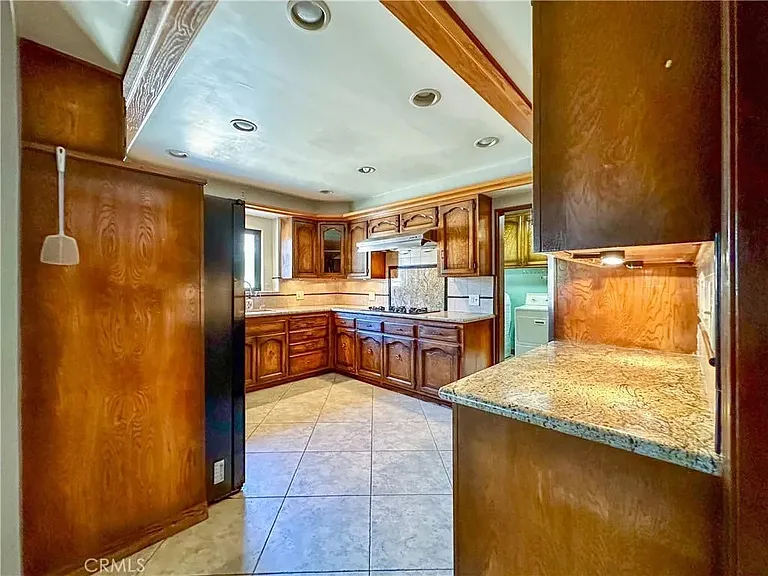 2612 Mayflower Ave — Photo 5