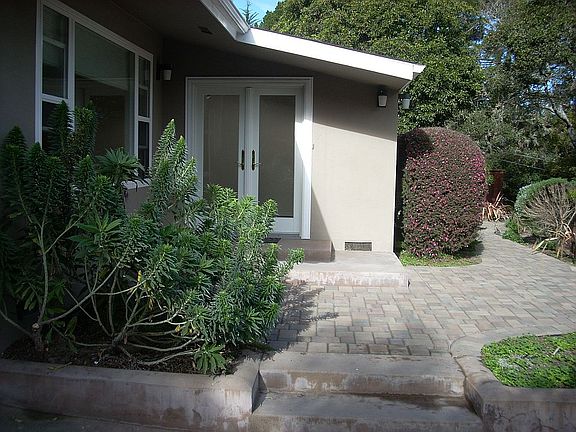 3rd image of 225 Soledad Dr