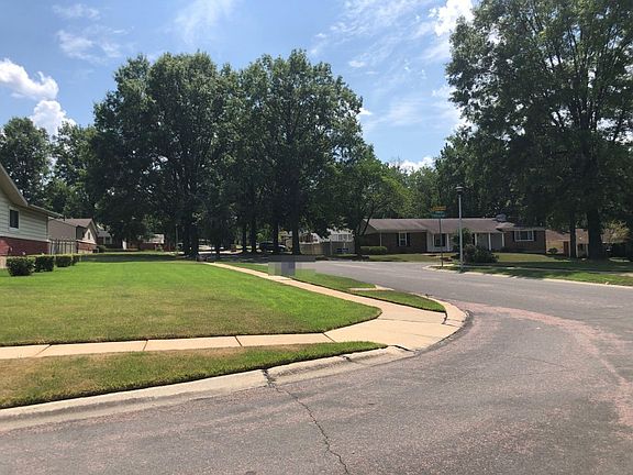 5th image of 1 Ipswich Ct