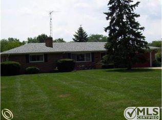 2440 Green Acres Dr, Grand Blanc, MI 48439