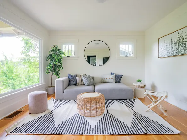 4837 40th Ave SW, Seattle, WA 98116