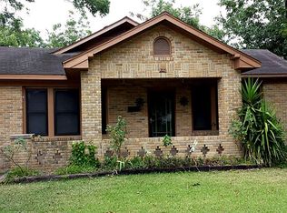 205 Avenue C, El Campo, TX 77437