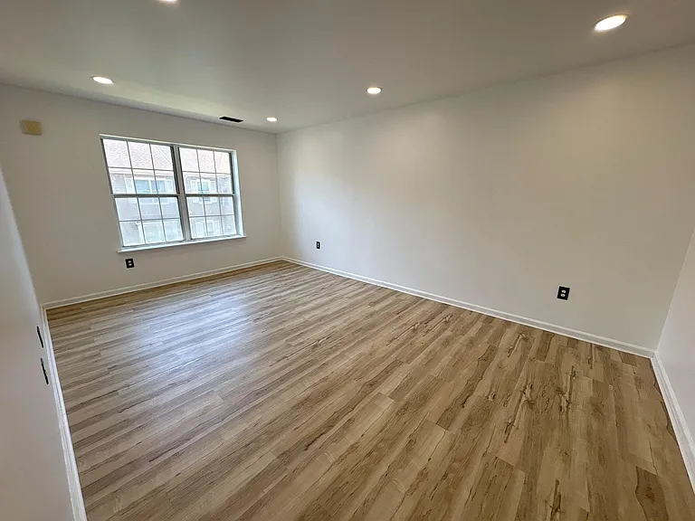 72304 Delaire Landing Rd #304 — Photo 24