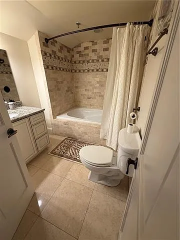 910 Chartres St #3B — Photo 20