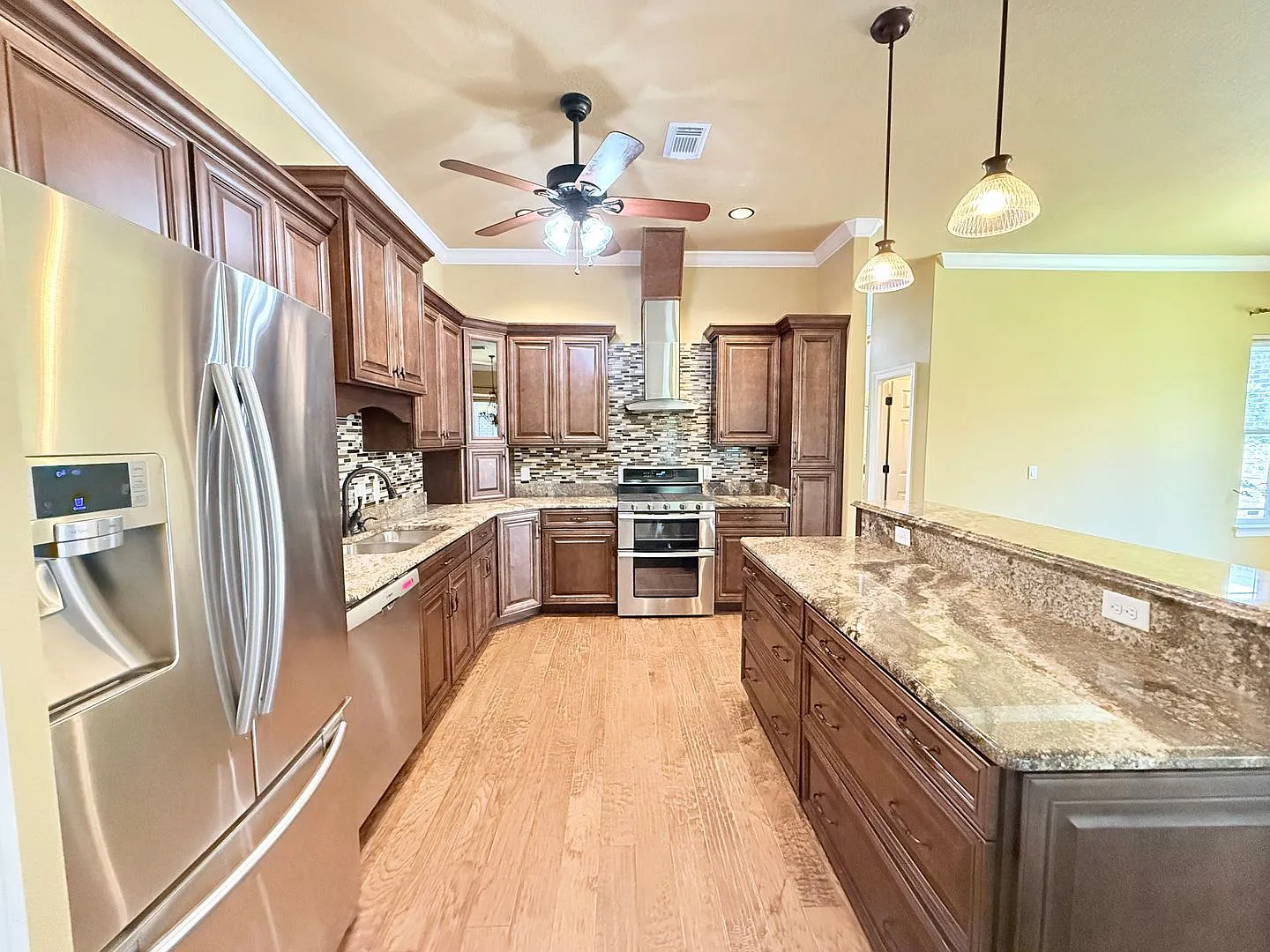 4-Bedroom Multilevel Home - Ashley Plantation — Photo 4