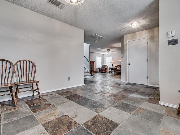 3rd image of 1005 Tremont Dr