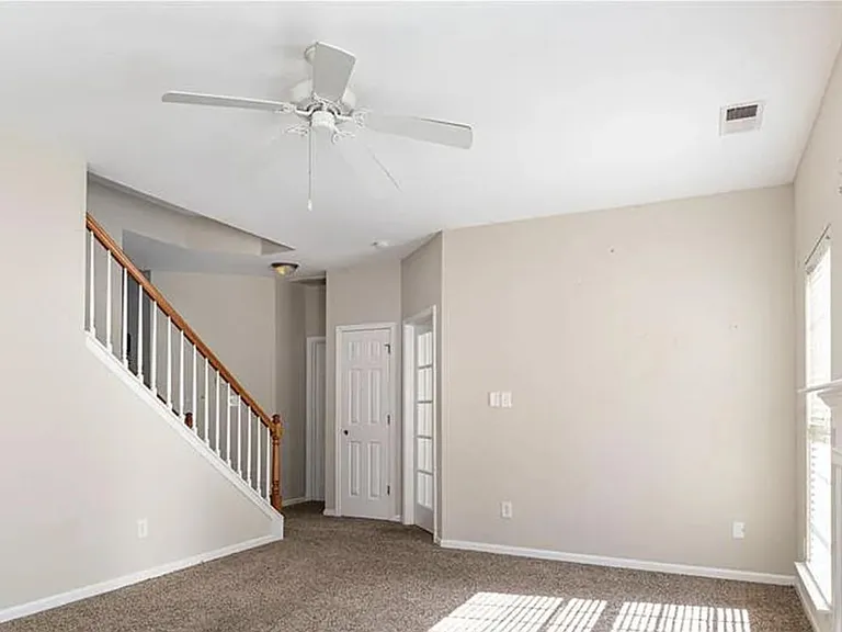 1212 Oakdale Commons Ct — Photo 11