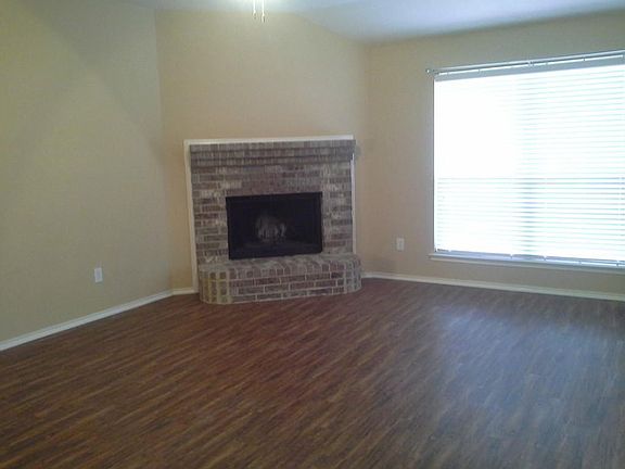 3rd image of 745 Mulberry Ct