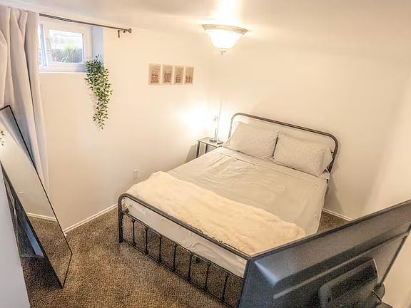 3rd image of 1152 E Roosevelt Ave