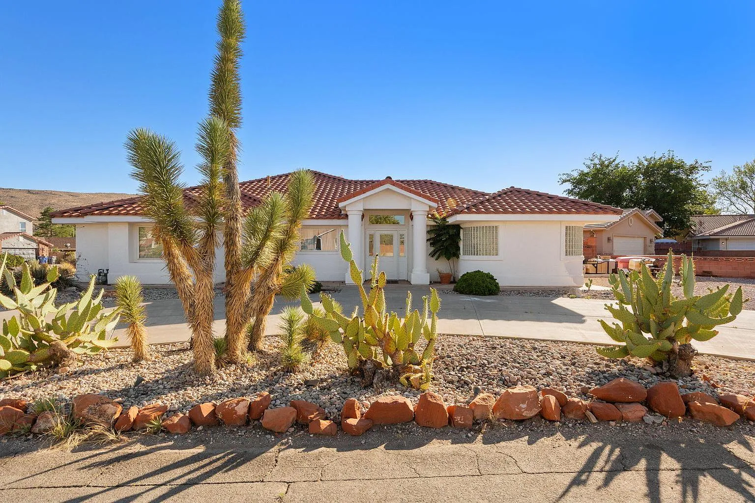 3 bed, 2.5 bath, 2775 sqft, $2,300 — Photo 1