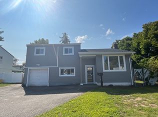 71 Jamaica Ave, Plainview, NY 11803