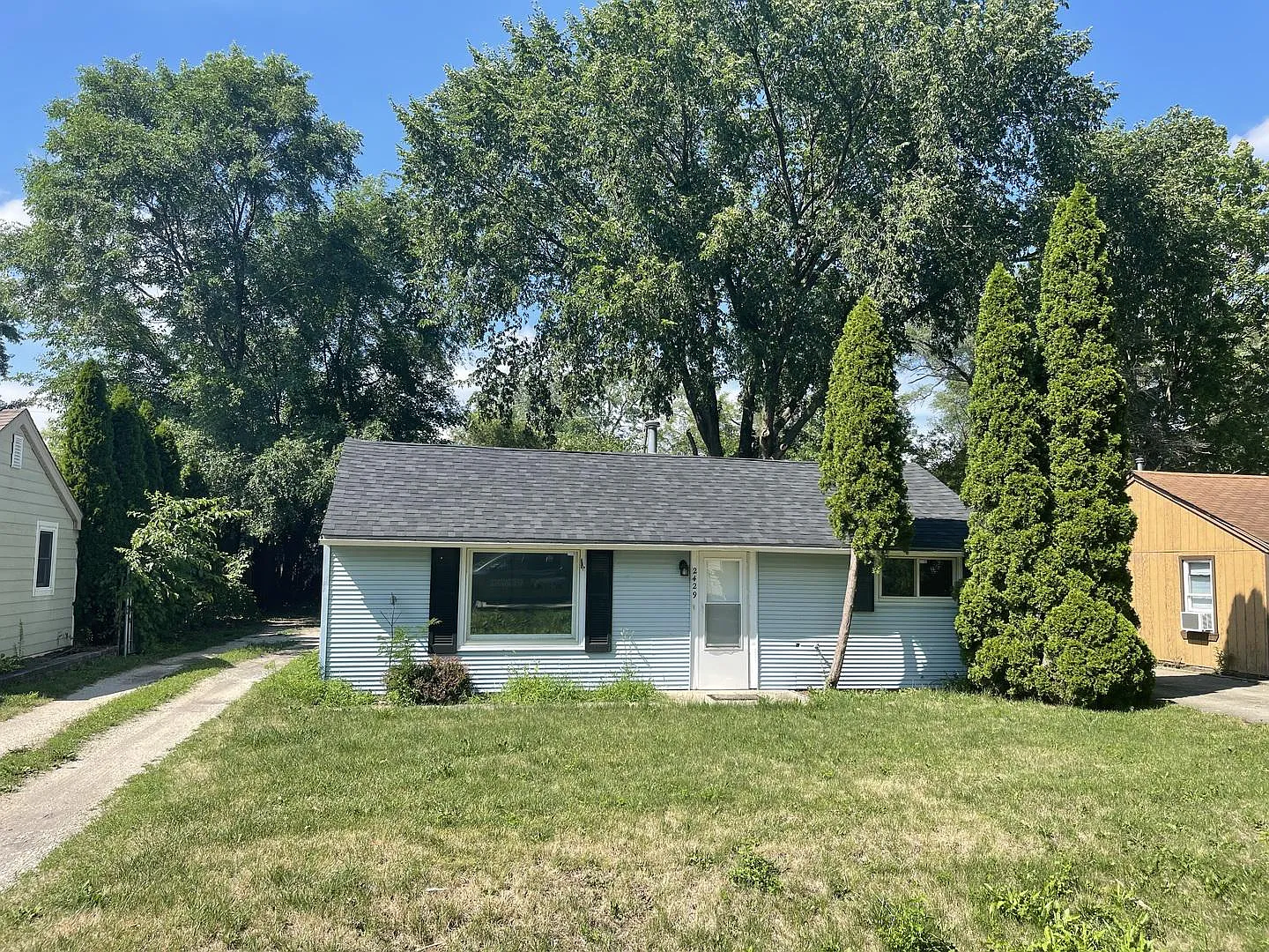 2429 Grape St photo 1