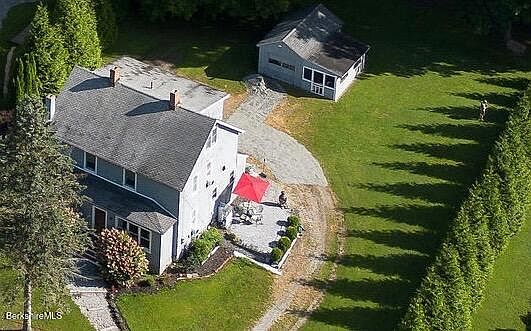 2nd image of 12 Mountain St