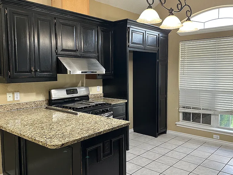 3901 Mayfair Dr — Photo 3