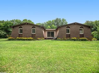 6190 Ormond Rd, White Lake, MI 48383