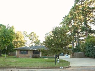 16 Sunset Rd, Palestine, TX 75801