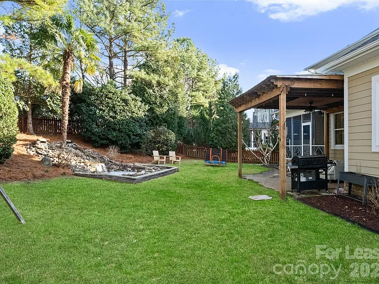 18047 Northport Dr — Photo 8