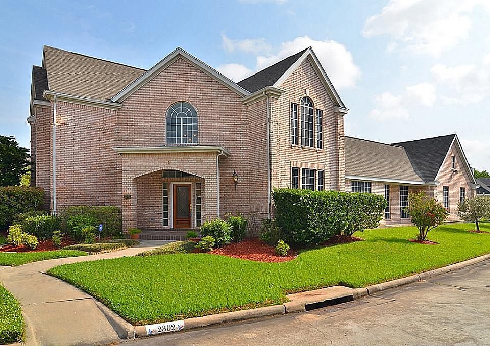 1st image of 2302 Greens Ct