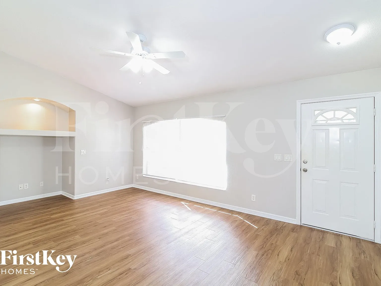 3 bed, 2.0 bath, 1189 sqft, $1,960 — Photo 2
