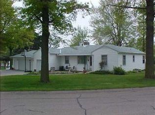 713 W 1st St, Wilber, NE 68465