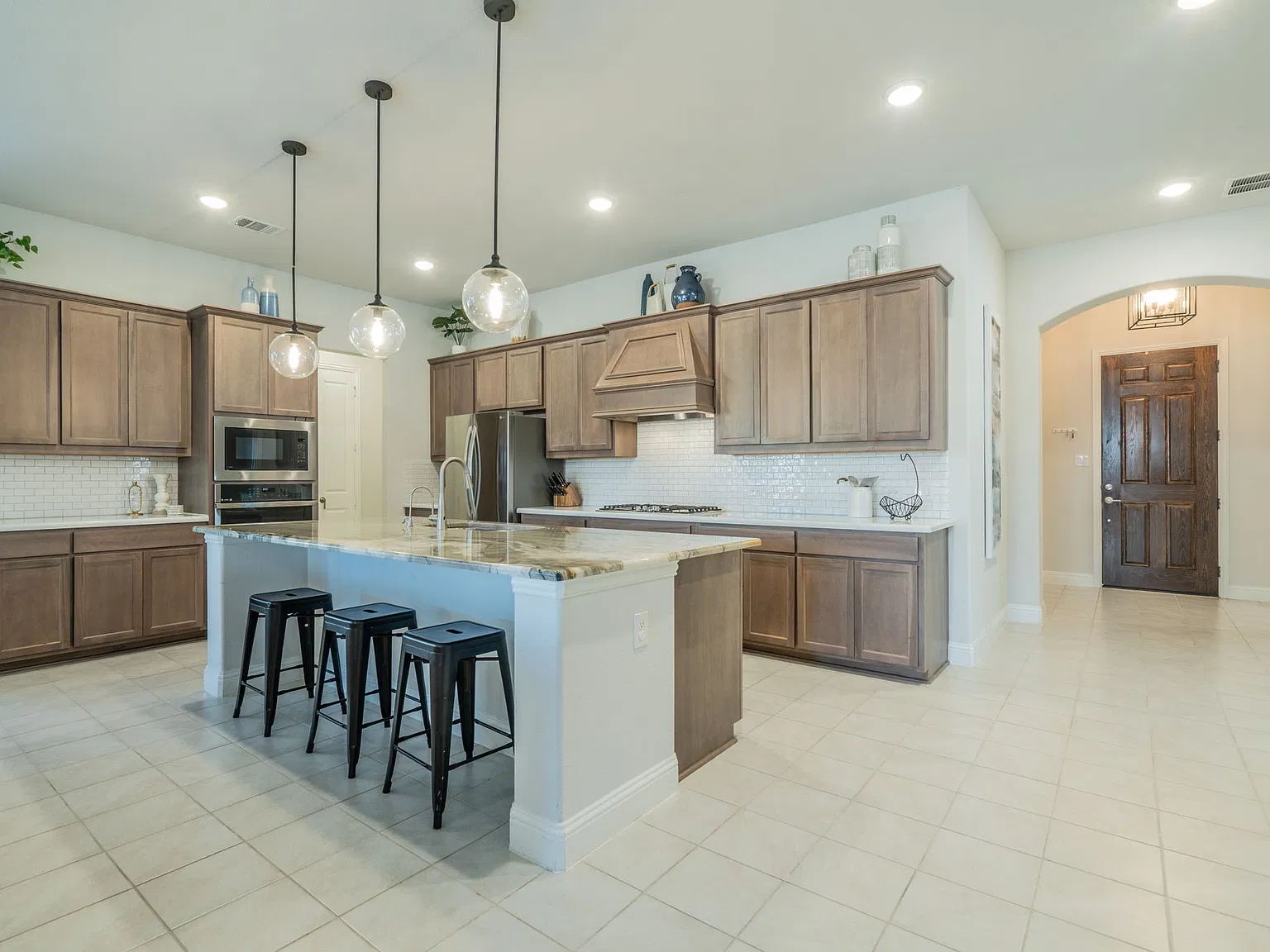 3 bed, 2192 sqft, $3,500 — Photo 4