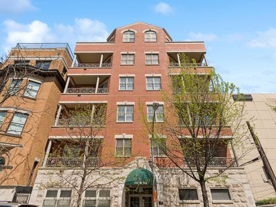 120 W Oak St APT 2D, Chicago, IL, 60610