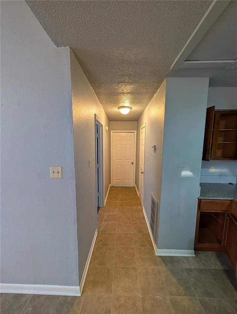 2 bed, 745 sqft, $1,100 — Photo 4